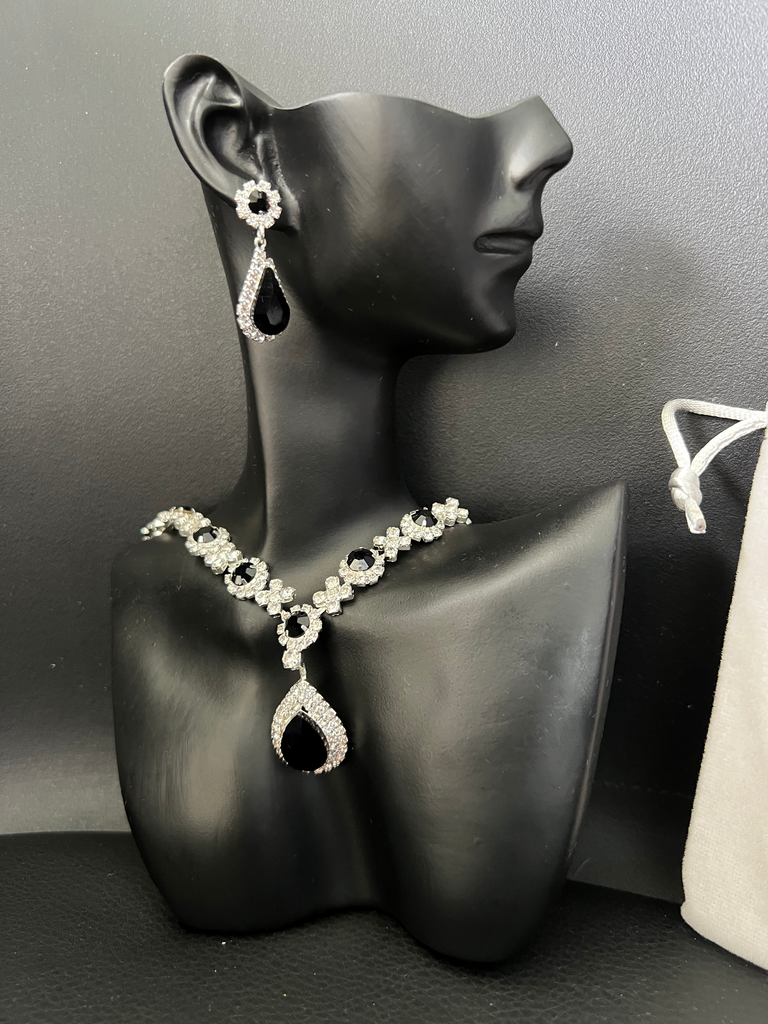  1 Collier pierre précieuse +1 paire de boucle d’oreille pierre précieuse ⚫️🔴🔵⚪️
